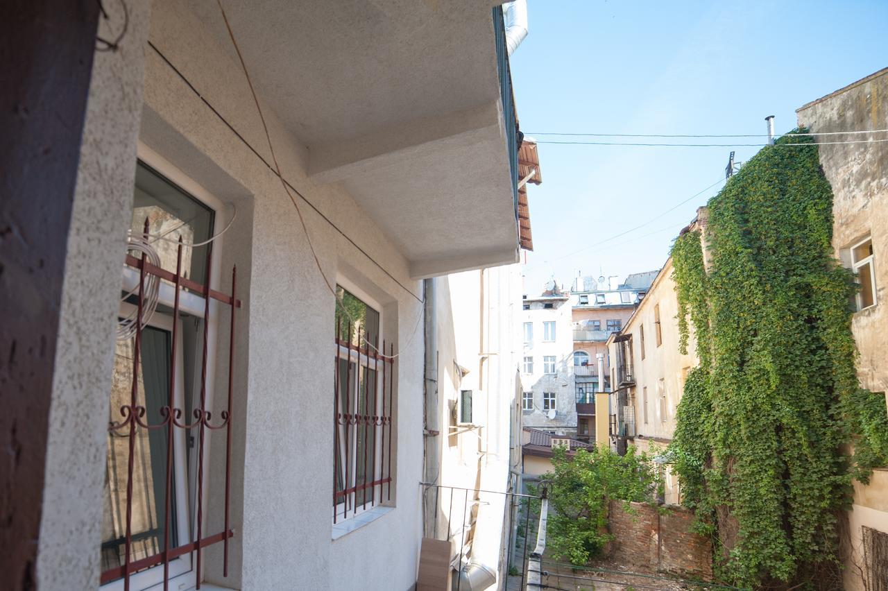 City Center Apartment Lviv Buitenkant foto